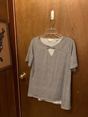 Allison Taylor Black and White Short Sleeve Patterned Top